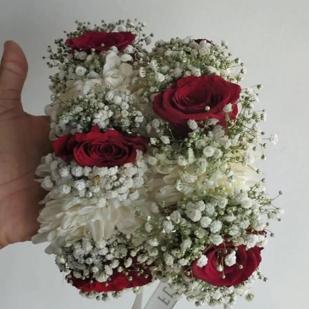Imported Rose & Chrysanthemum Mixed Gajra