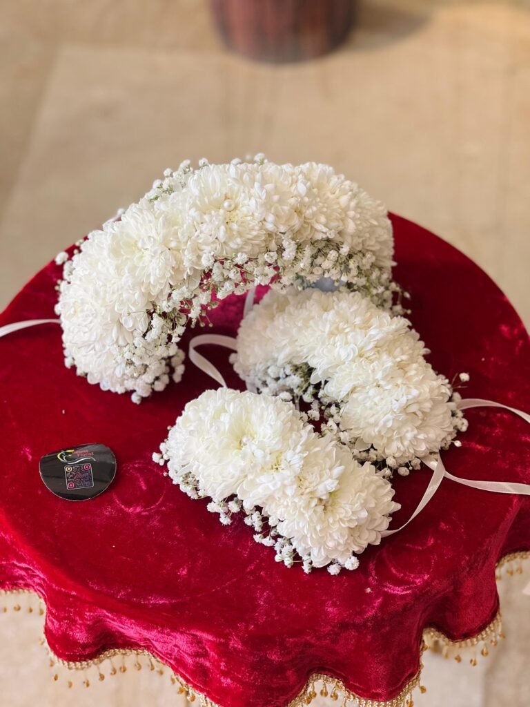Imported Chrysanthemum Gajra & Jurla Lari Set